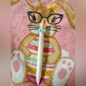 🌷 White Clicky Grippy Quick-Drying Black Ink Gel Pen w/ Pink Tulip Clip